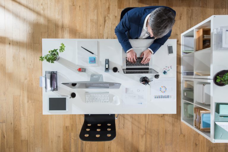 Read more about the article Ein gut organisiertes Büro für mehr Produktivität: 3 einfache Schritte für mehr Ordnung auf dem Schreibtisch